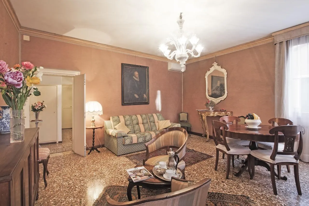 Palazzetto San Lio, Rialto Apartment Venice 0*,